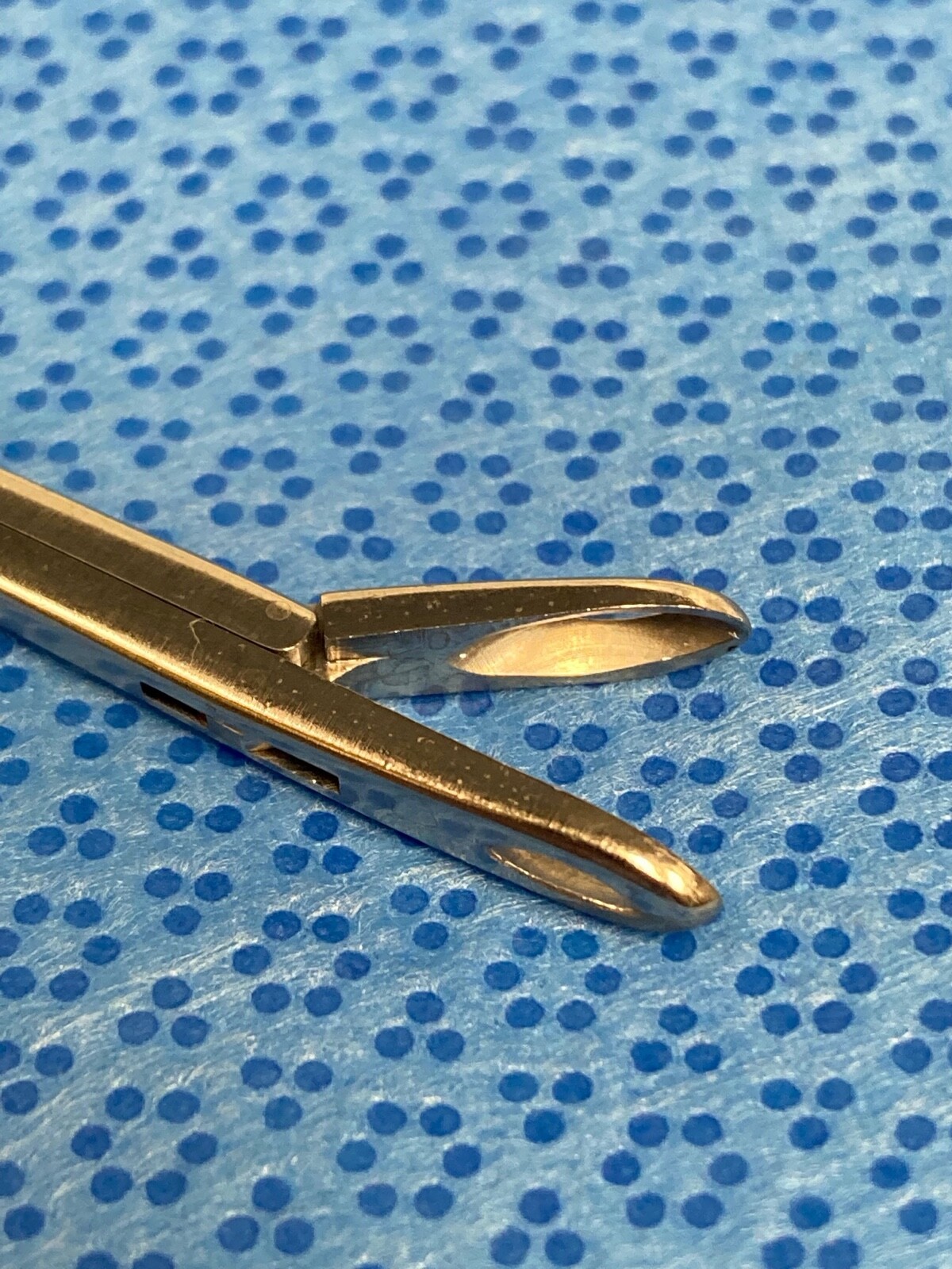 V. Mueller RH551-682 Blakesley-Weil Size 1 Fenestrated Jaw Forcep ENT