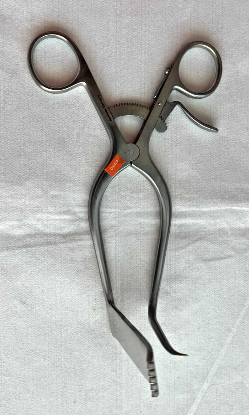 Boss Surgical 73-1155 Williams 50x20mm Right Hook x Left Blade Retractor 7″