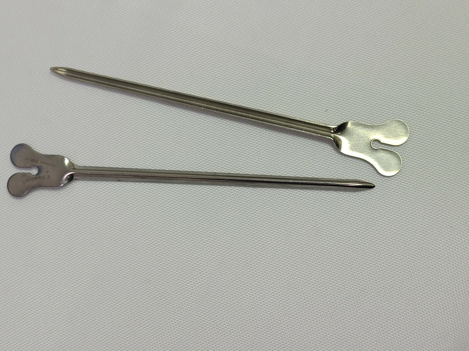Pair of V. Mueller SU10820550 5.5″ Grooved Probe Directors Orthopedic