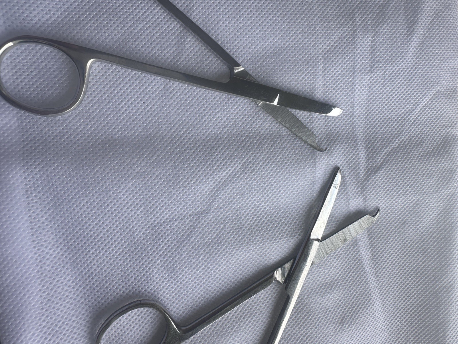 Set of 2 IRIS Scissors, 3.1/2″, Curved Blades