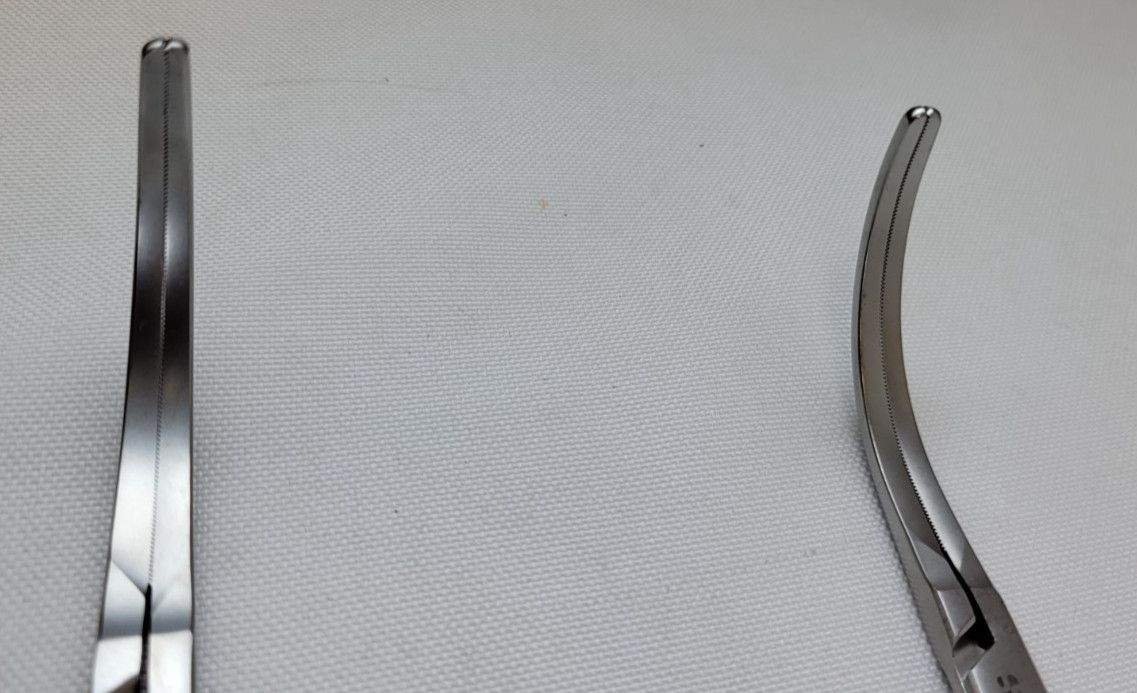 Set of 2 Symmetry 55-6138 Curved Occlusion Clamp, Curved Jaws, 8-1/4″, Cardio