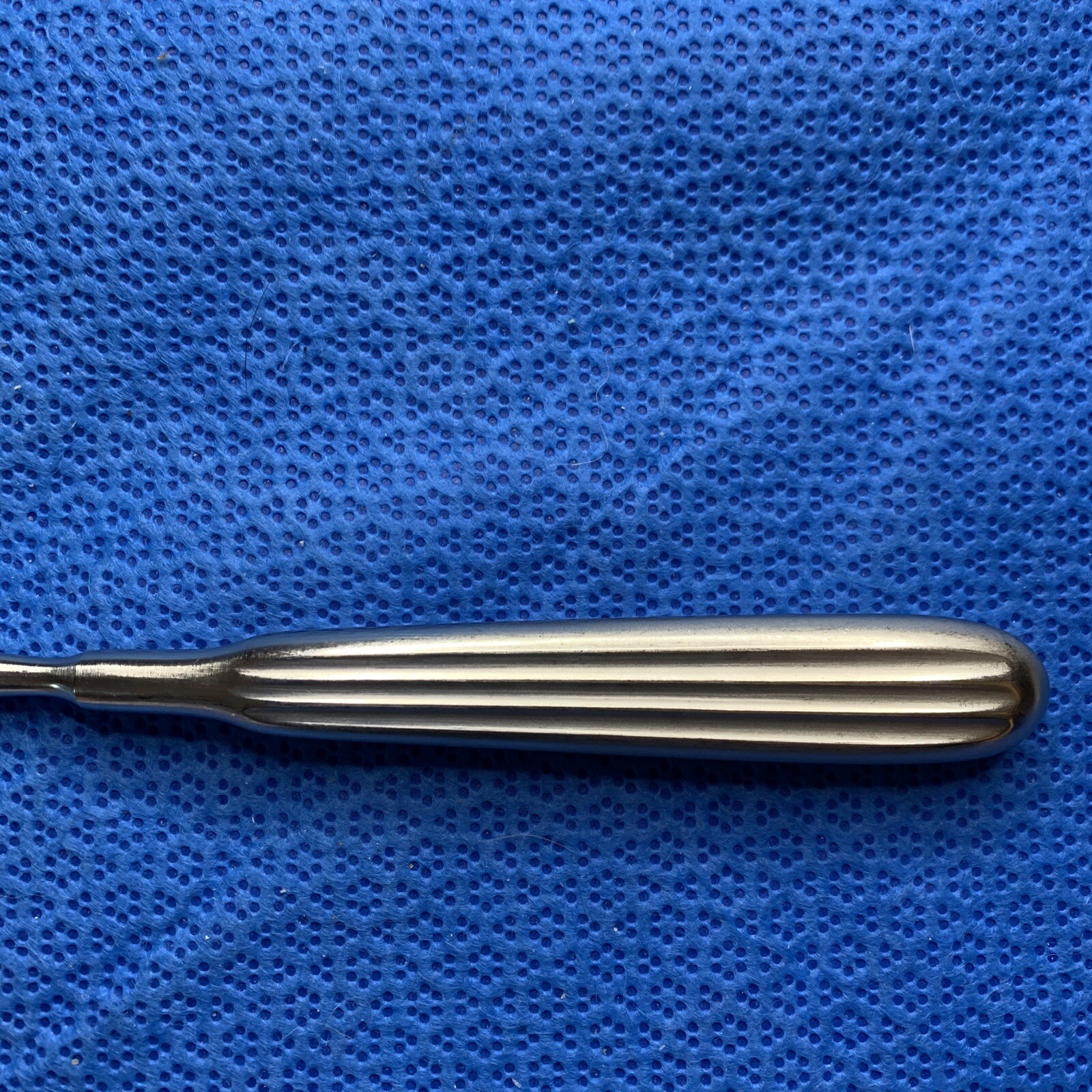 Codman 50-4410 McBURNEY Thyroid Retractor Fenestrated Blade Hand-Held 7 1/2”L