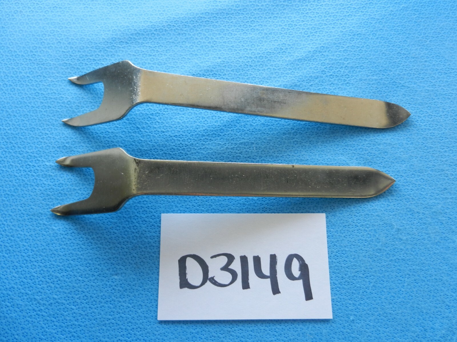 D3149 Zimmer Surgical 2 Prong Blount Retractor Pair 249