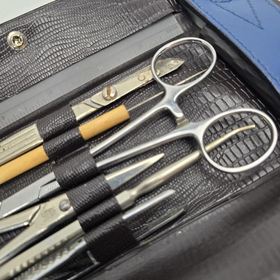 General Surgery Instrument Kit Scissors Forceps Scalpel Ruler Black Pocket Case