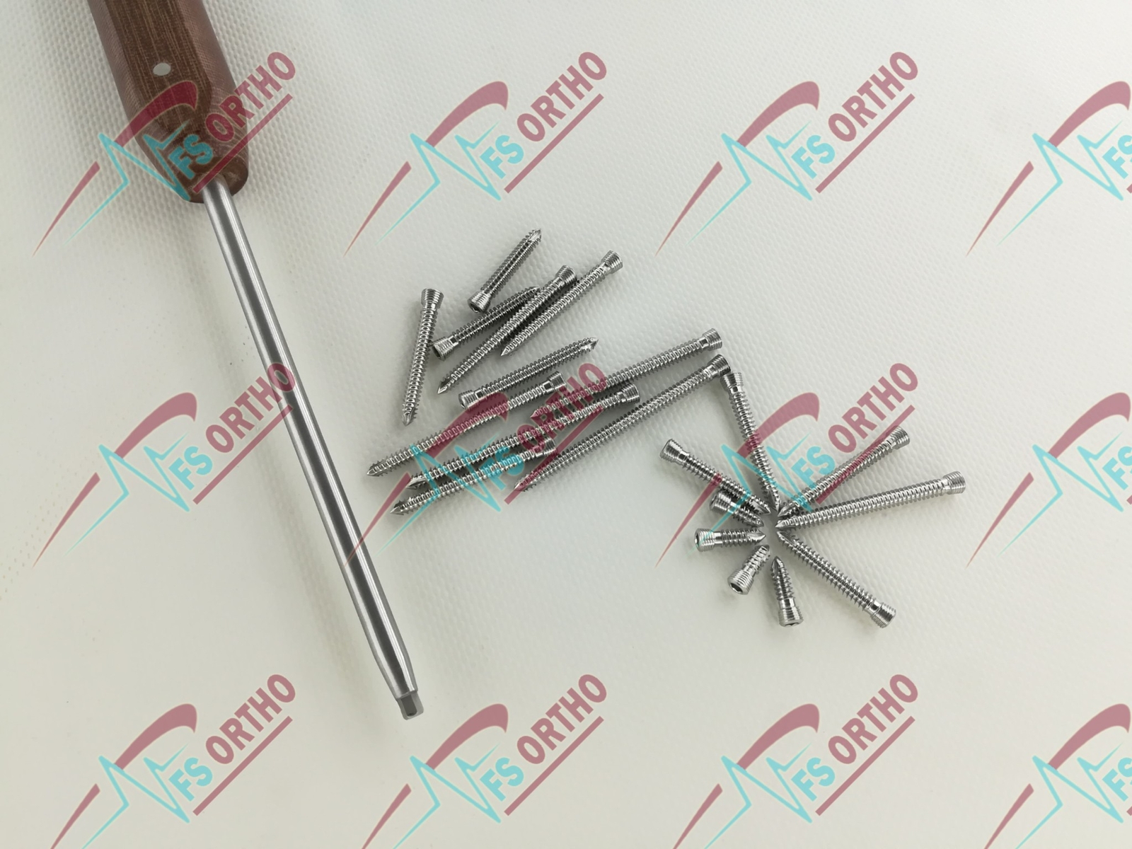 Locking Screws 2.4mm Self Tapping Different Length Set Of 140 PCs Orthopedics