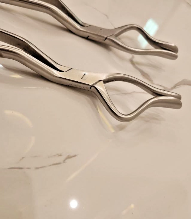 Professional Best Quality Rowe Maxillary Disimpaction Forceps 2PCS Set Offer