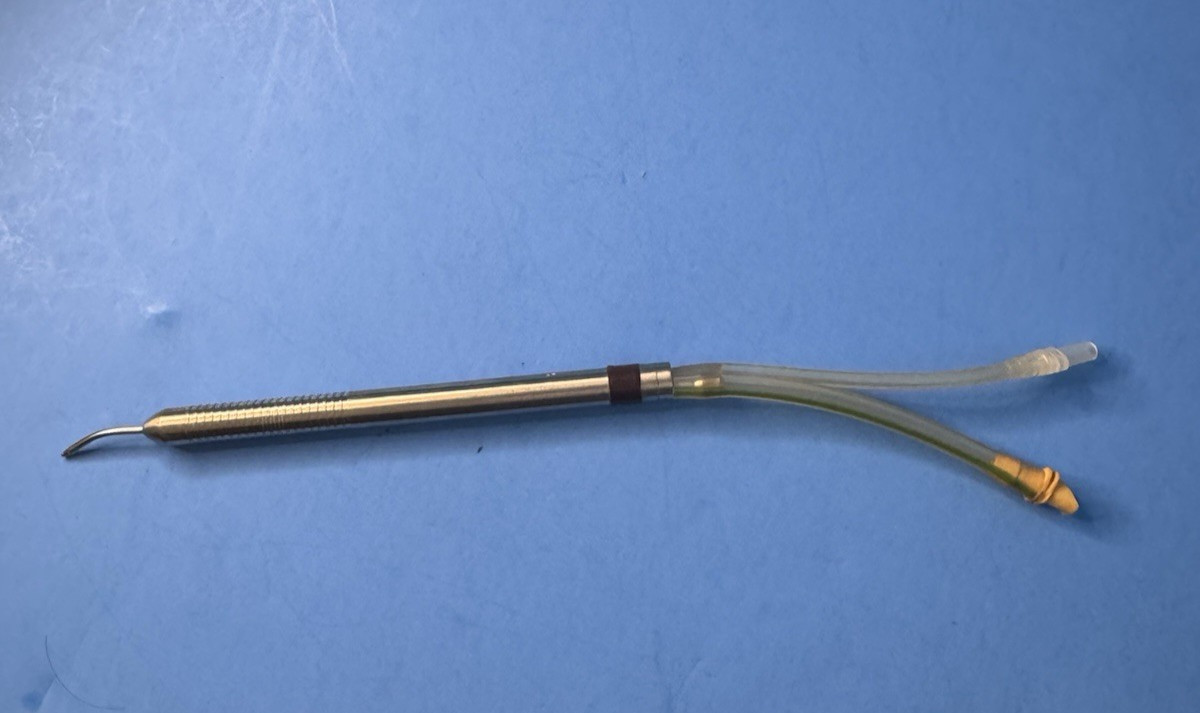 Storz Ophthalmic Irrigating Aspirating Handpiece 17 Gauge 0.3m Curved MVS1063SX