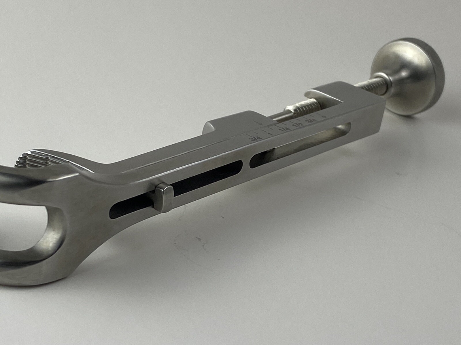Miltex 27-32 Lowman Bone Clamp 1in Jaw Width 1 x 2 Prong 7in Length Calibrated