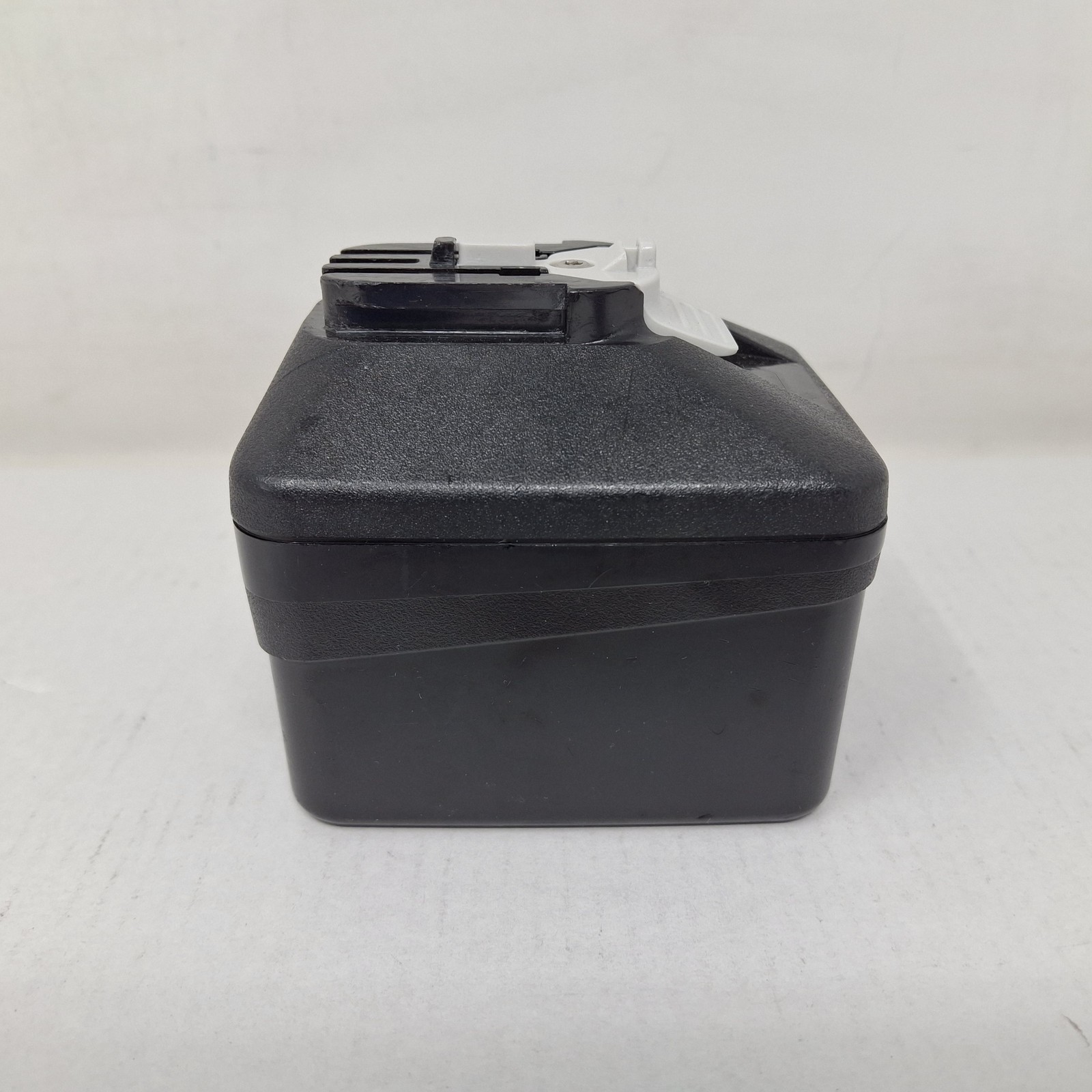 Stryker 8215-000-000 System 8 Large Battery