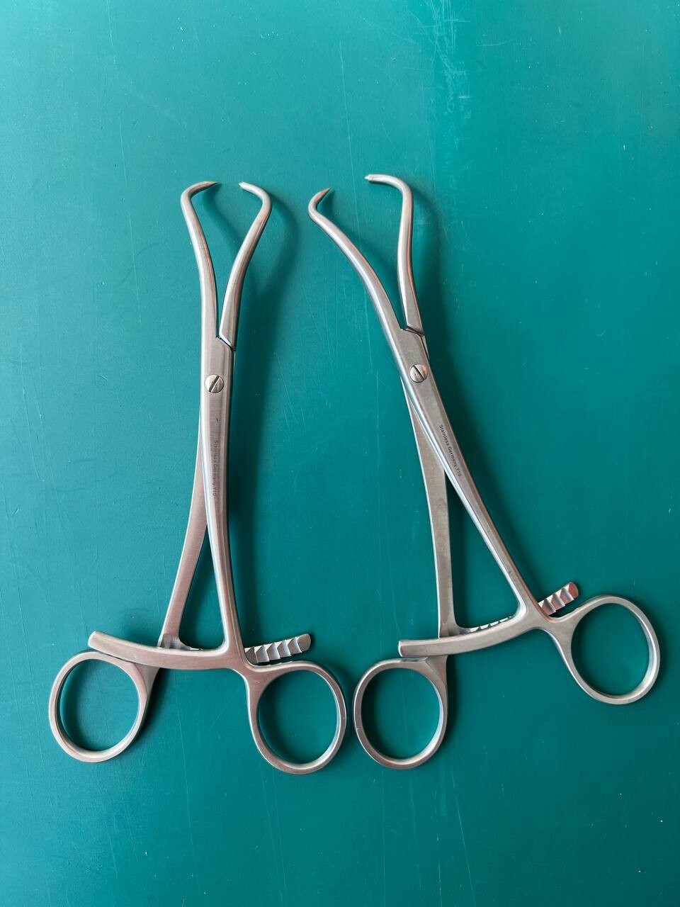 V. Mueller OS911-010 Bone Reduction Forceps Curved 1×1 Sharp Tip Prongs, 8″