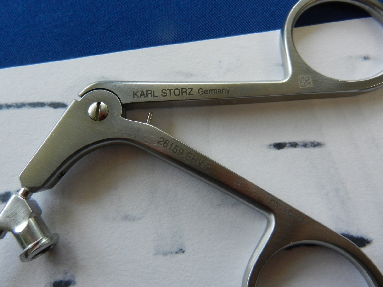 E6676 Storz 26159EHW Blunt Scissors 5fr x 34cm with Suction