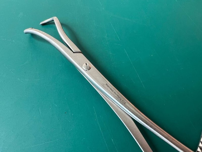 V. Mueller OS911-010 Bone Reduction Forceps Curved 1×1 Sharp Tip Prongs, 8″
