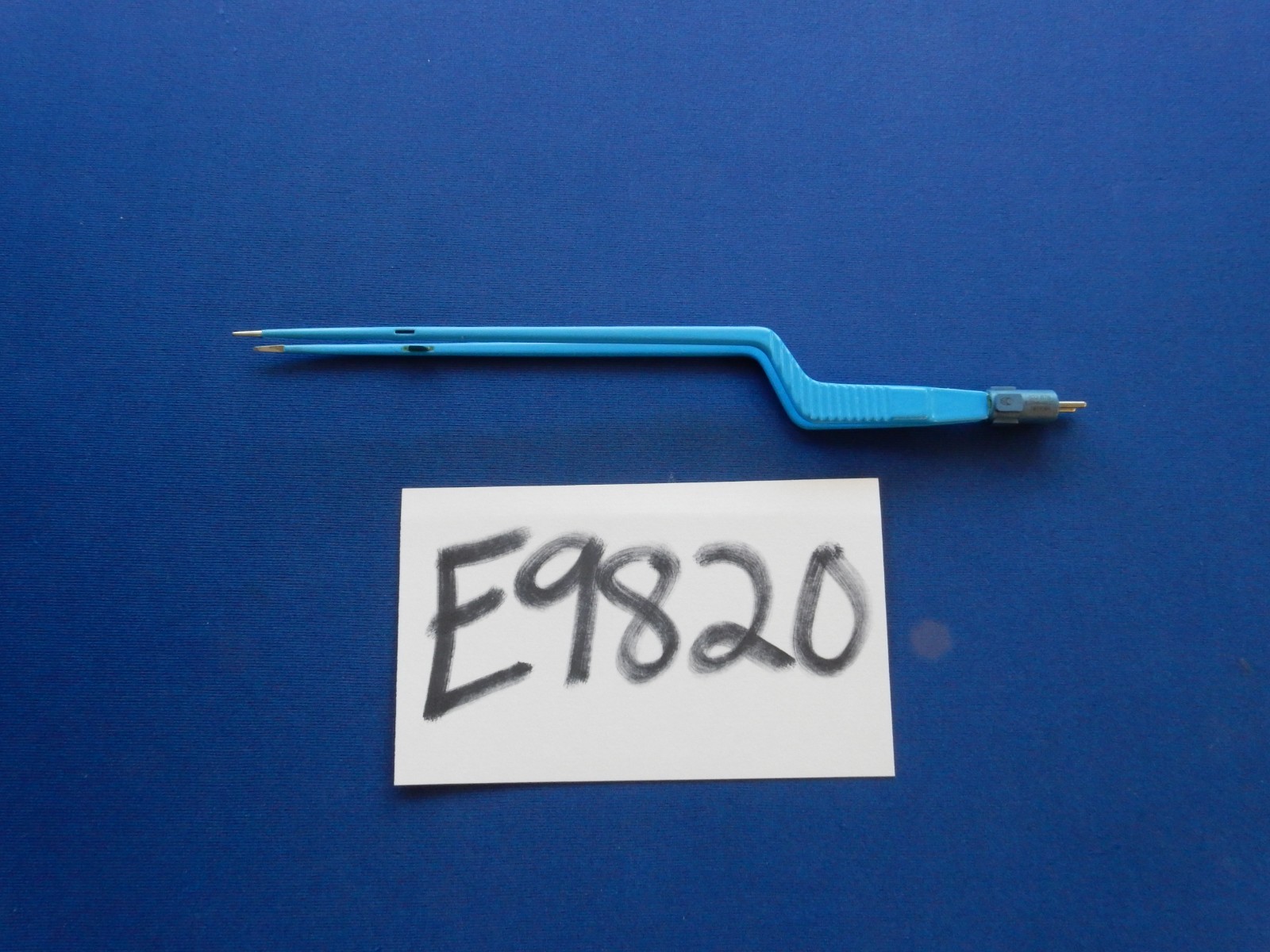 Globus 632.676 Bipolar Straight Bayonet Forceps 9″ 1mm Tips