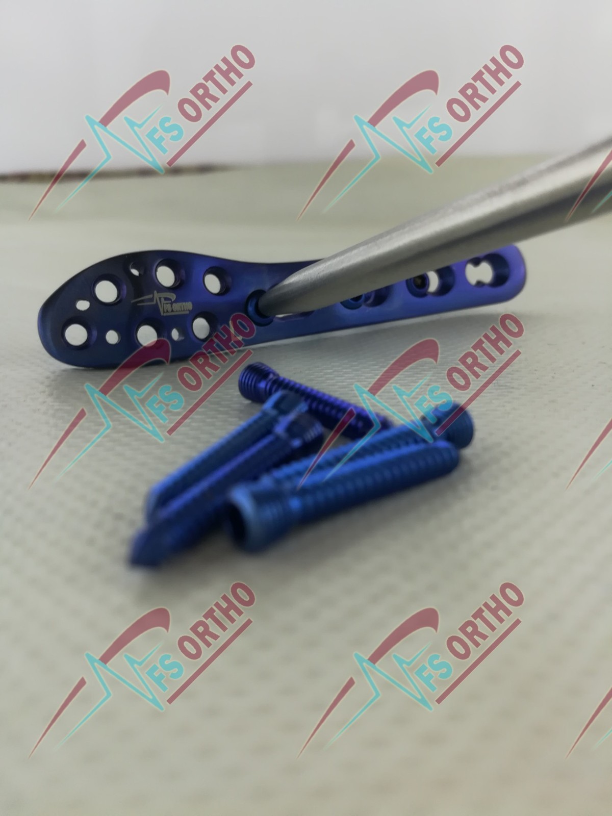 Distäl Fibula Locking Plates L & R 4-12 Holes + 56 Pcs LCP Screws Titanium G5
