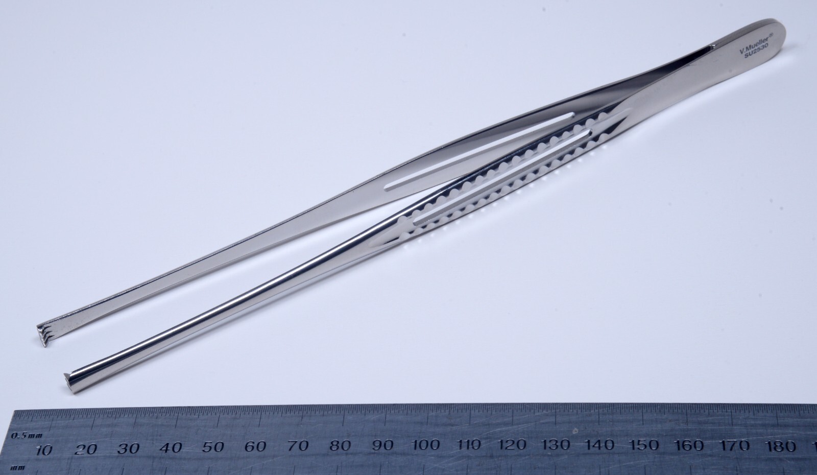 V. Mueller #SU2530 Kelly Tissue Forceps 8½” Stainless Steel 3×4 Teeth Surgical