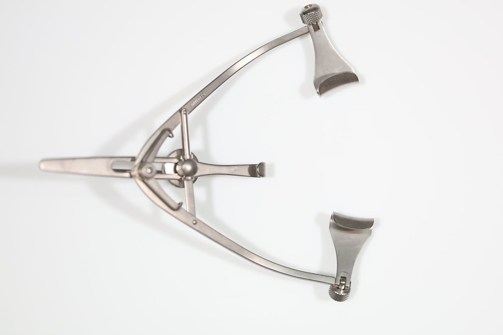 Asico AE-1132 Maumenee-Park Speculum, Solid Blades, 14mm Wide Blades, 3-1/4in