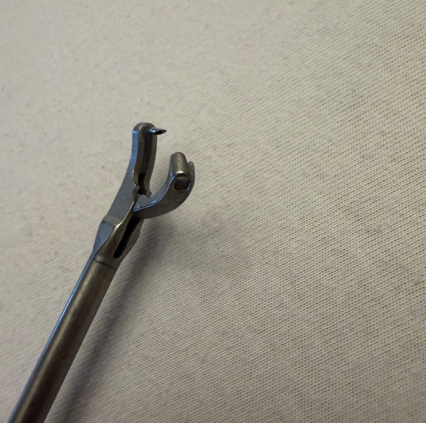 Linvatec 18.10011 Shutt 4mm Slotted Suture Punch Curved Left Arthroscopy