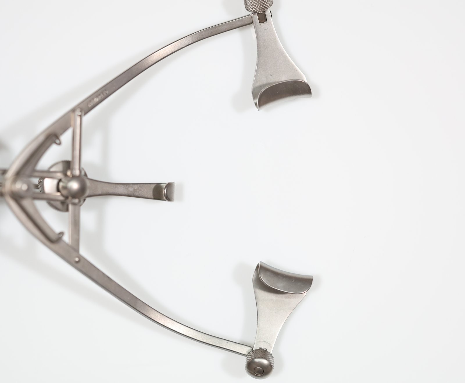 Asico AE-1132 Maumenee-Park Speculum, Solid Blades, 14mm Wide Blades, 3-1/4in