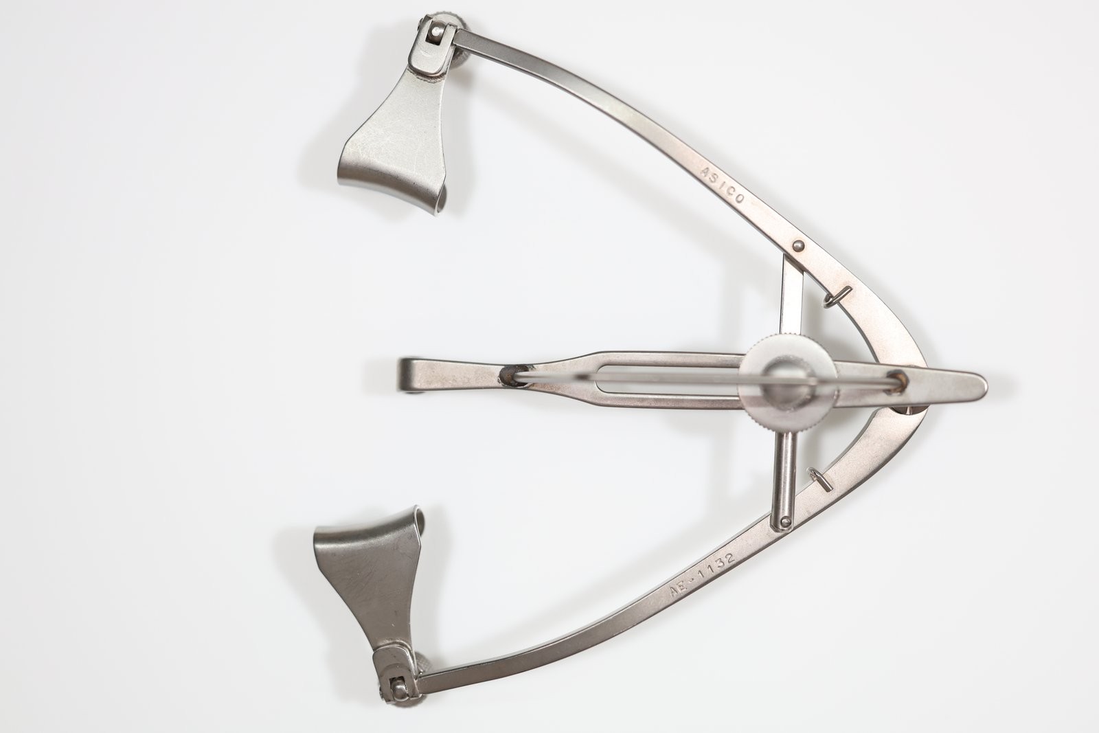 Asico AE-1132 Maumenee-Park Speculum, Solid Blades, 14mm Wide Blades, 3-1/4in