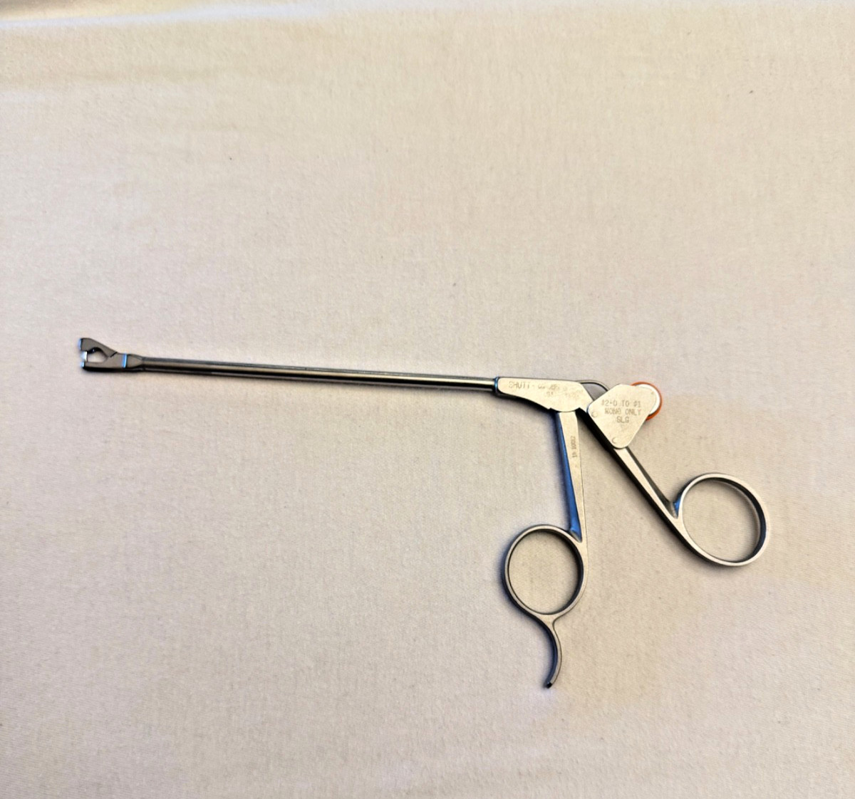 Conmed Linvatec Schutt 18.1009 4.0 mm Slotted Suture Punch, Right