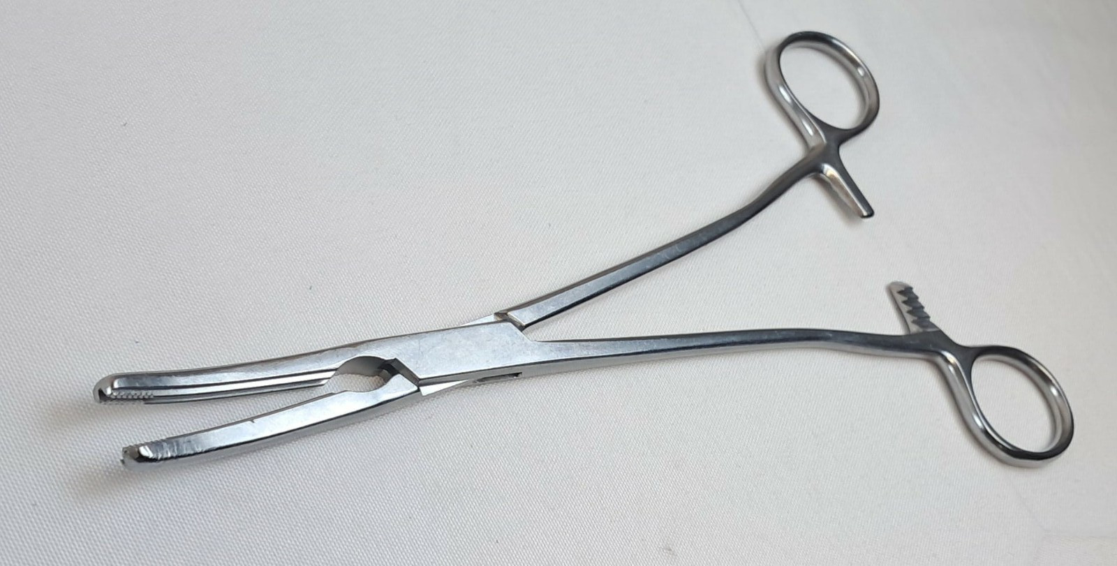 Jarit 505-281, Z-Hysterectomy/Parametrium Forceps, 8-1/2in; Locking, Serrated