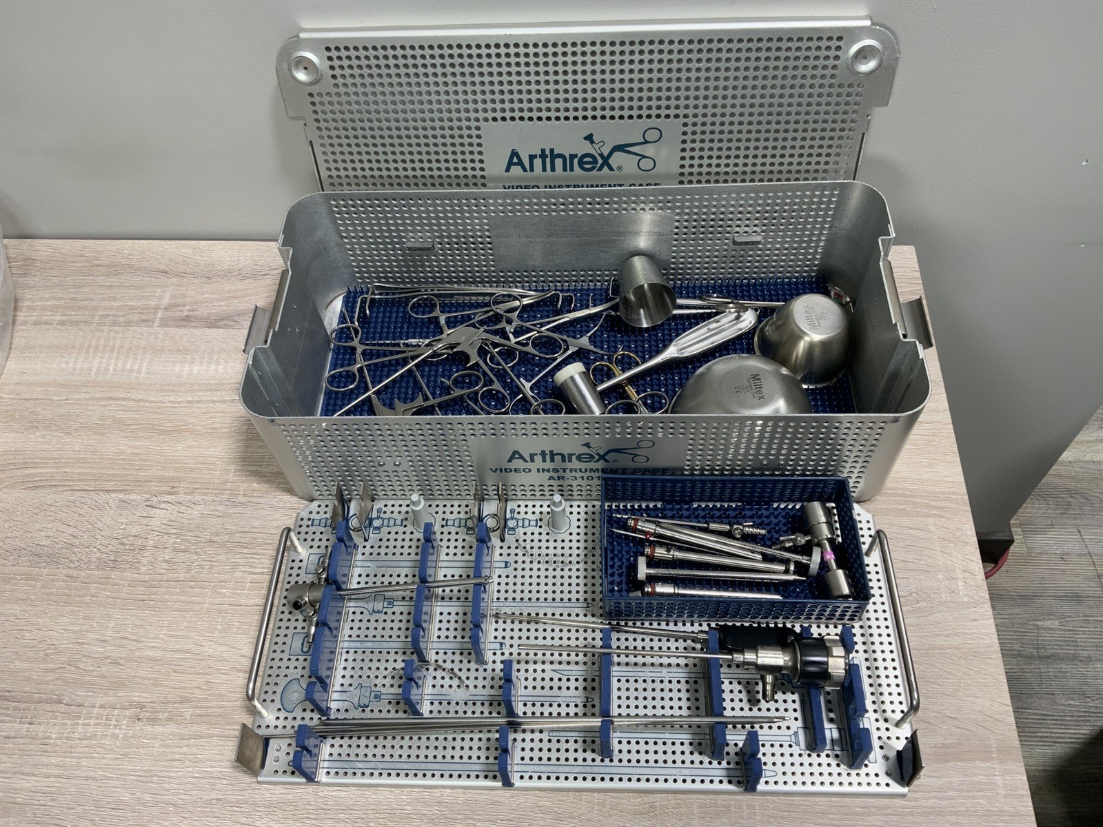 Arthrex Video Arthroscope & Instrument Set