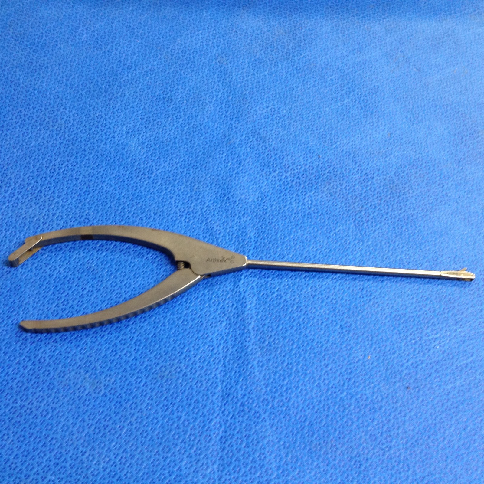 Arthrex AR-11794LW Suture Cutter 4.2mm Open End Left Notch Wishbone Handle
