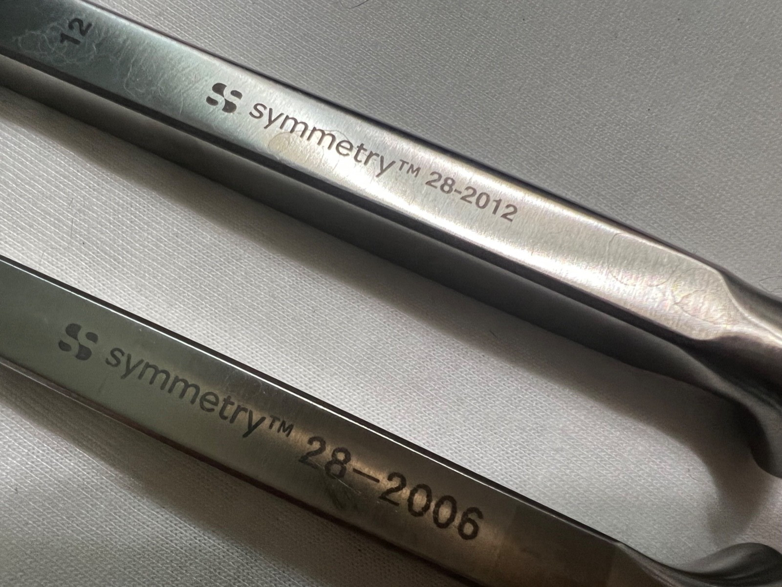 Set Of 2 Symmetry 28-2006 6mm & 28-2012 12mm U.S. Army Bone Chisels 6-1/4″ L