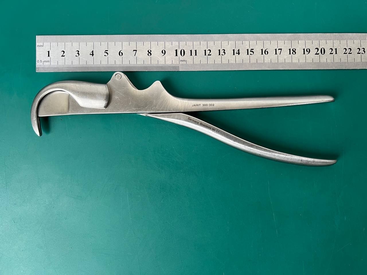 Integra Jarit 300-302 Gluck Rib Shears