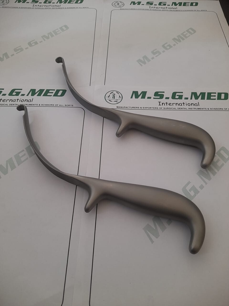 Maxillofacial Hargis Mandibular Body Retractors Stainless Steel 2PCS Set Offer