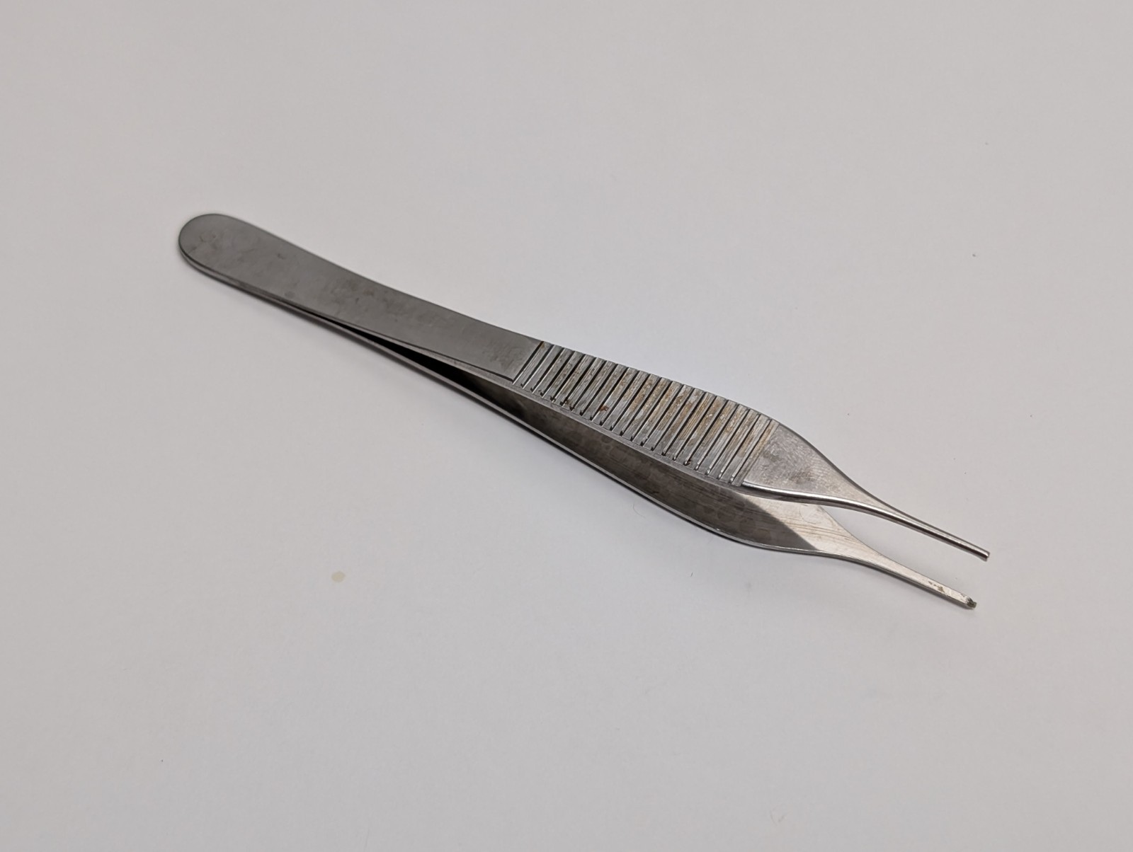 4 pcs. Assorted Tissue Forceps WECK 57-212 FURST MDS1018012F (USED).