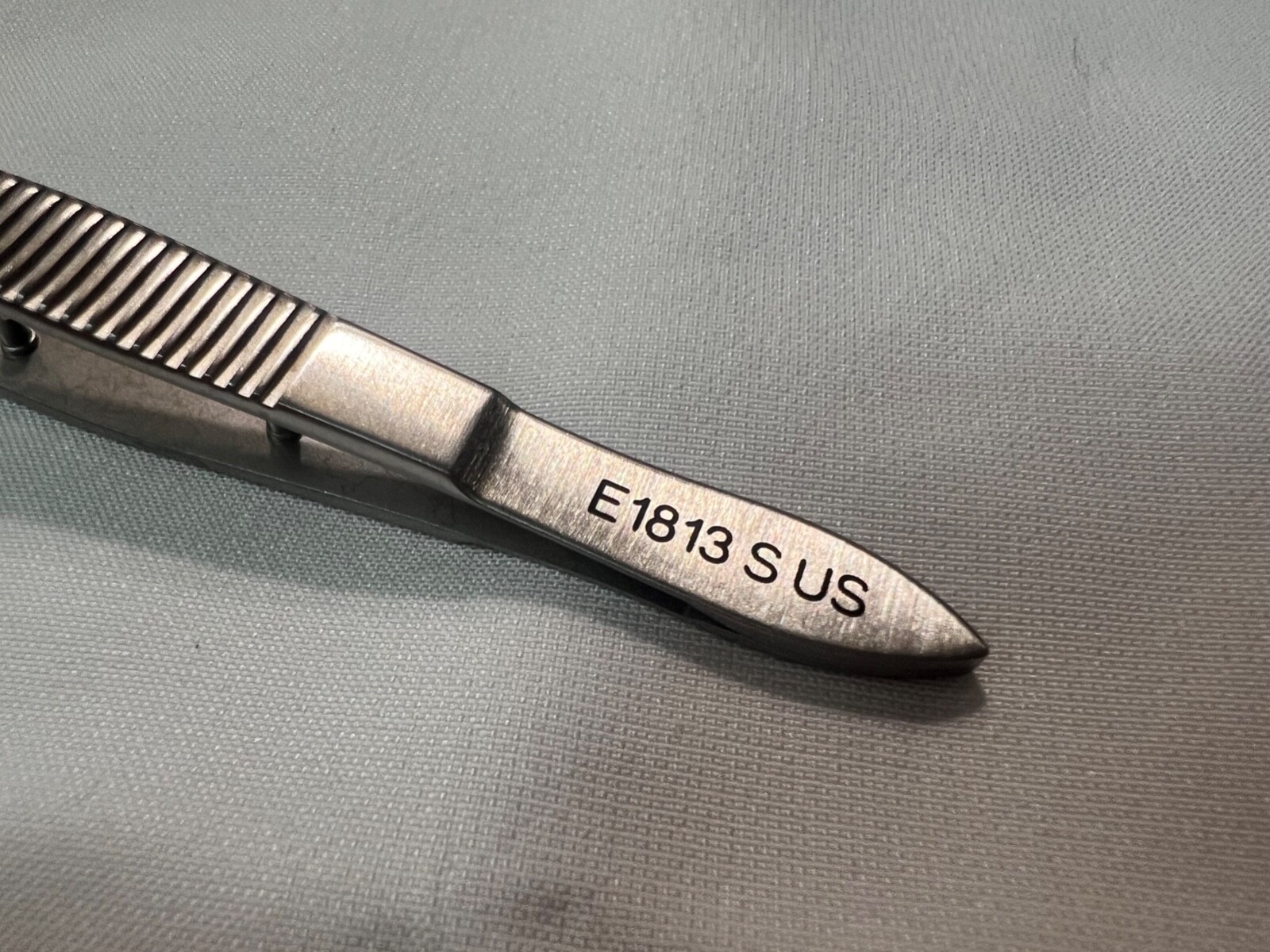 Storz E1813 SUS McPherson Straight Suturing-Corneal Forceps 1×2 Teeth 3.4″ L