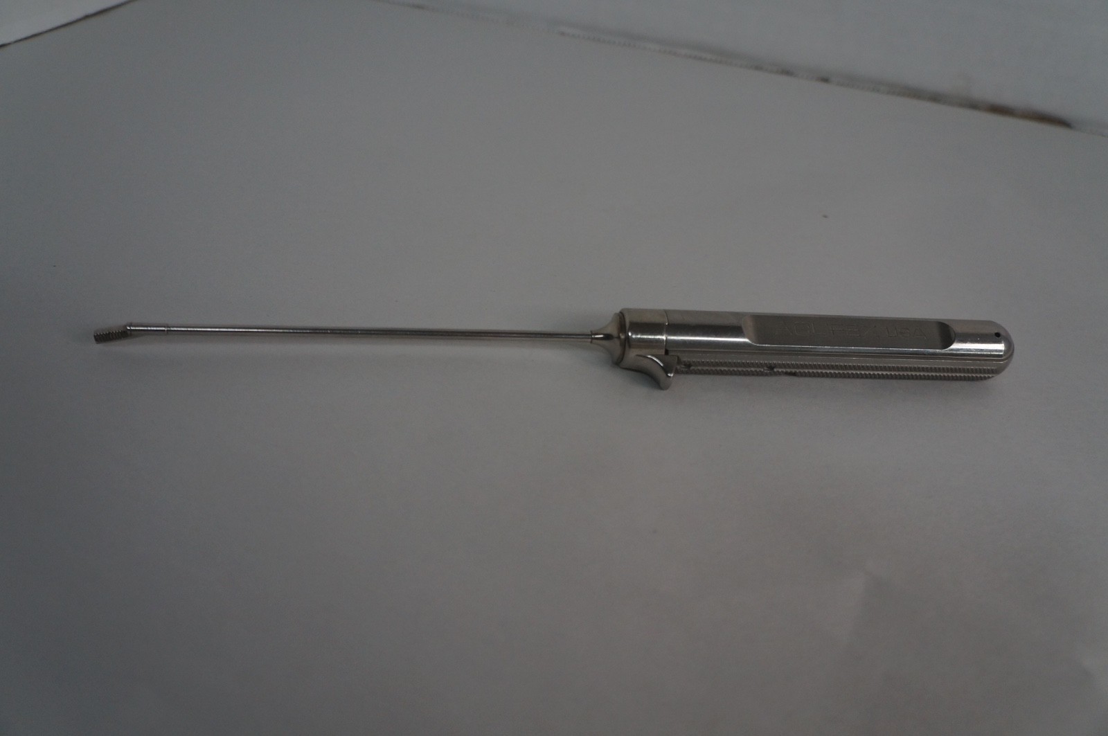Smith Nephew Acufex 010806 20 degrees Left Serated Rotary Scissors Cigar Handle