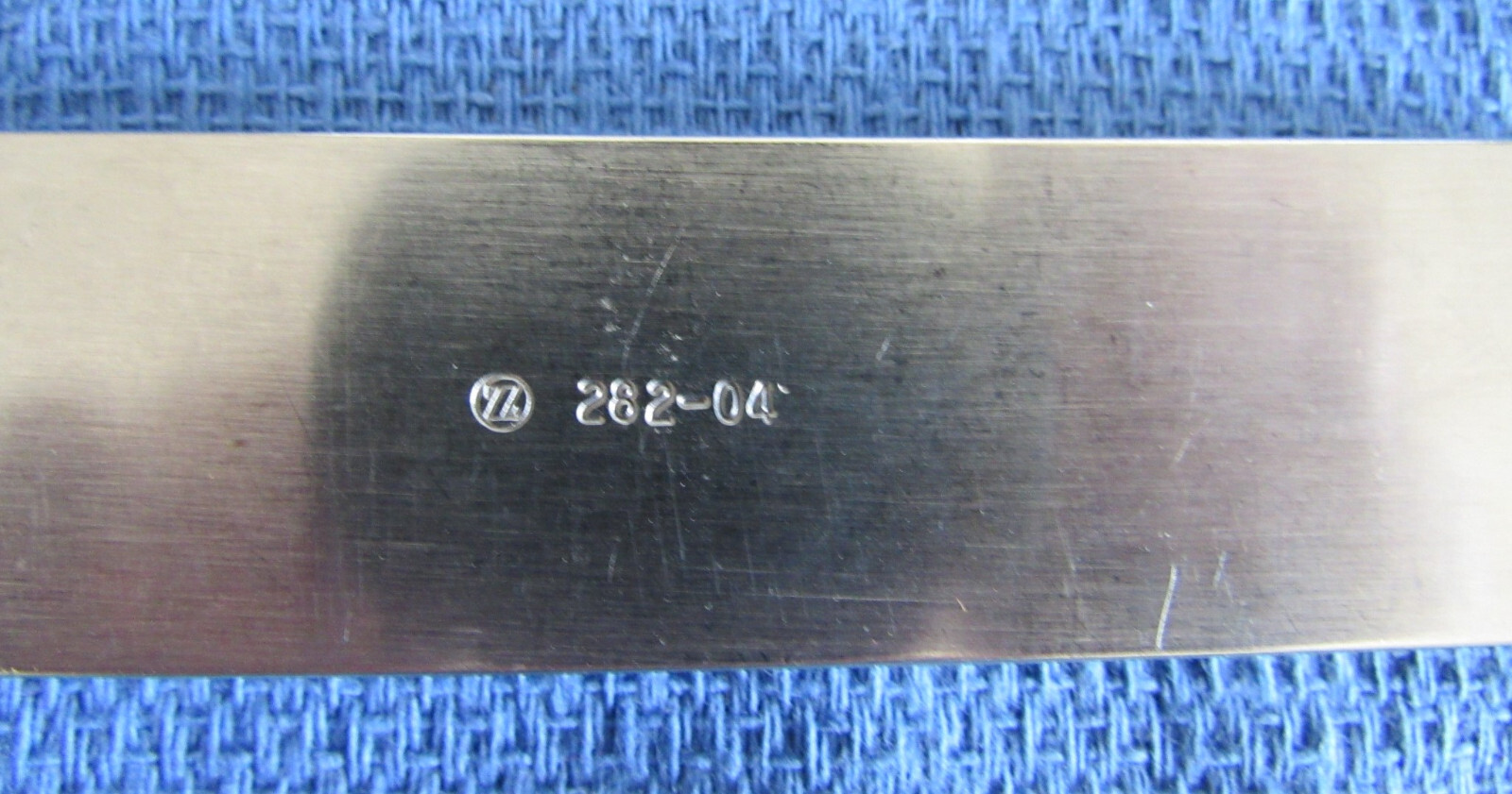 Zimmer 282-04 Lambotte Osteotome 7-5/8″ Curved Stainless Steel 1″ Wide Blade