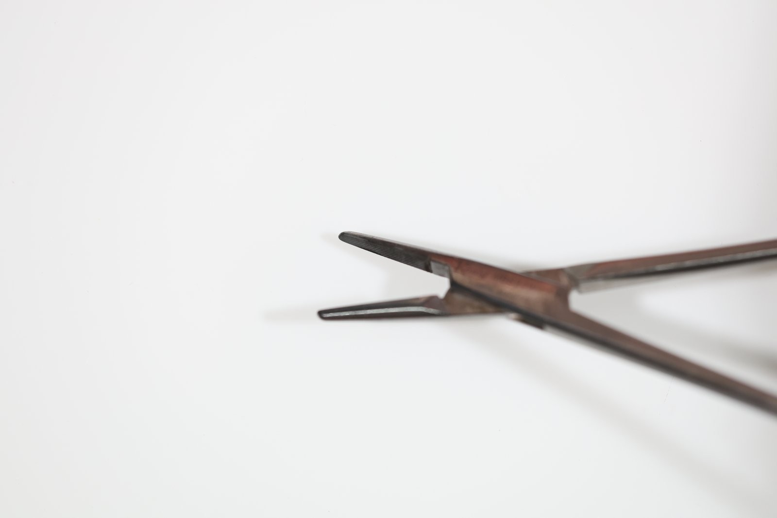 Konig MDS2416415A Crile-Wood Needle Holder, Straight, Serrated, TC, 6in