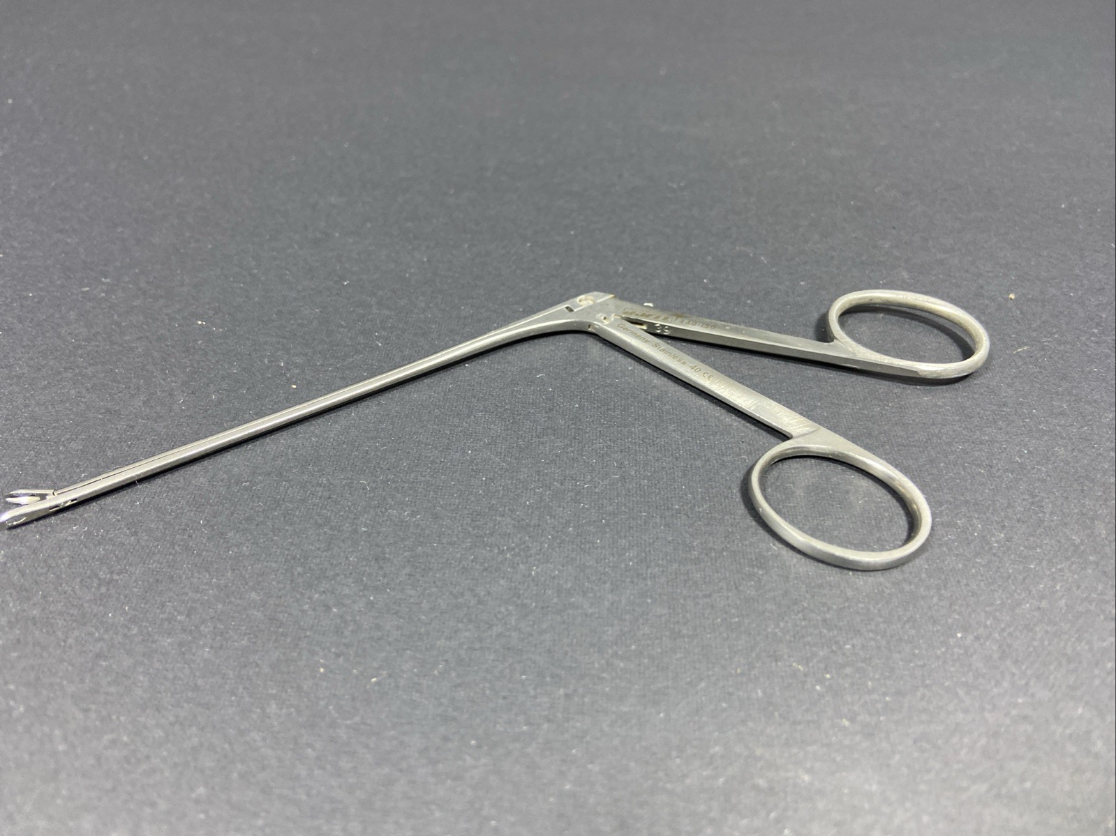 G147 Jarit 440-150 Strumpel Straight Fenestrated Jaw Pediatric Forceps 105mm