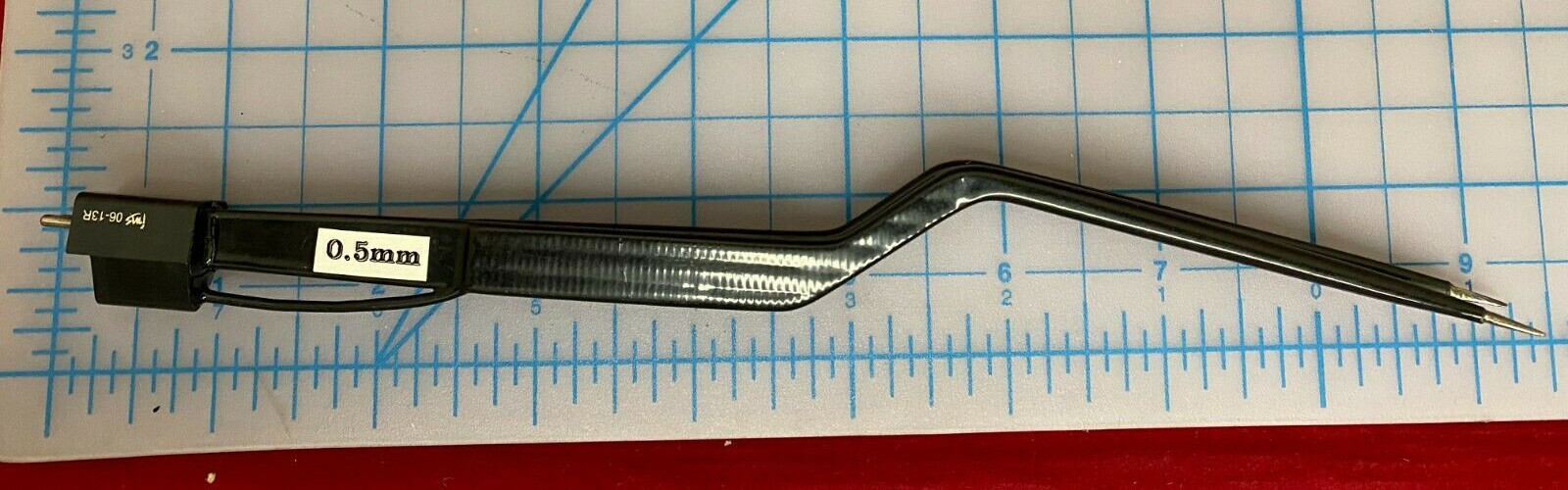 Bipolar Bayonet Forceps 0.5mm – 8 1/4″ ims 06-13R