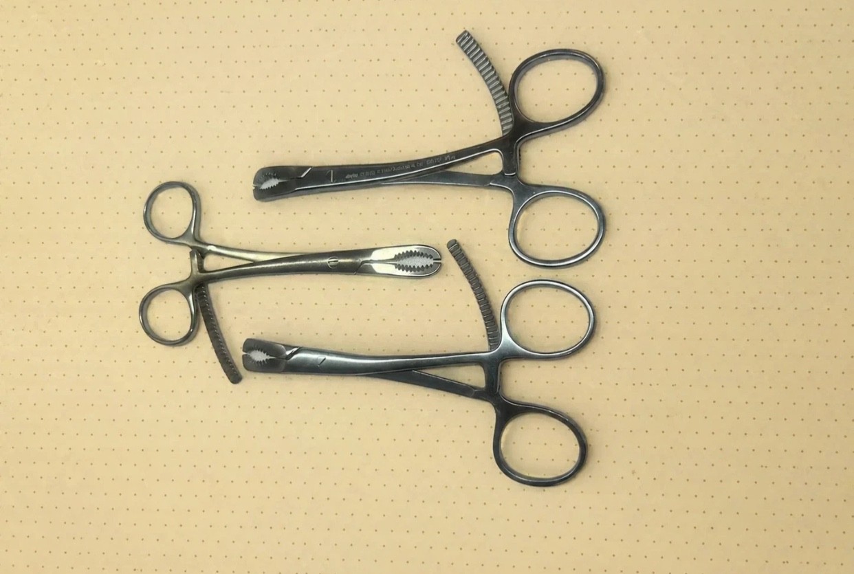 3 Stryker 702932 VariAx Repositioning Lobster Claw Forceps L143mm