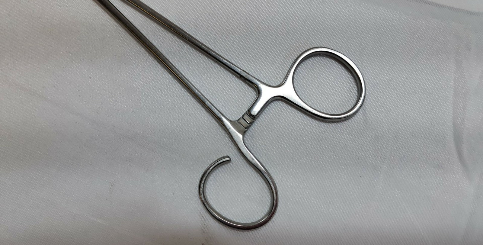 MILTEX 22-660 SCHNIDT Tonsil Hemostat Forceps, 7-1/2″ (19.1 cm), slight curve.