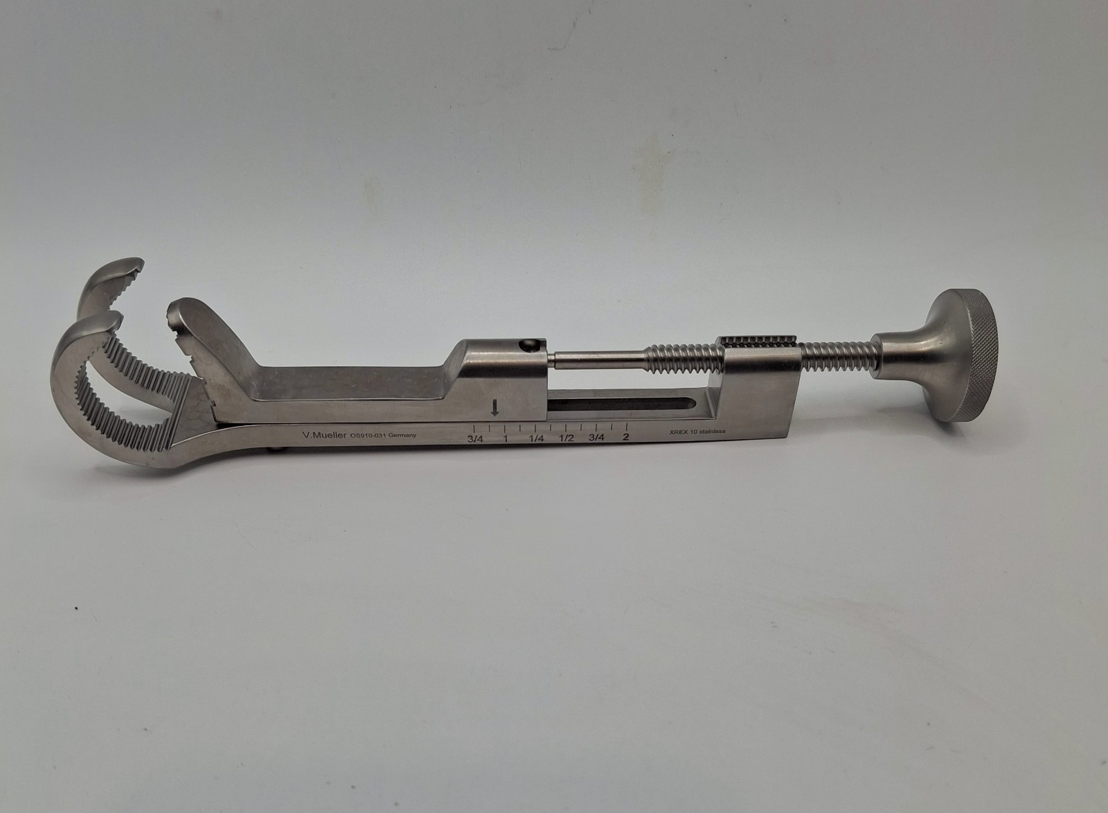 V. Mueller Lowman Bone Grasping Clamp Orthopedic Instrument OS910-032