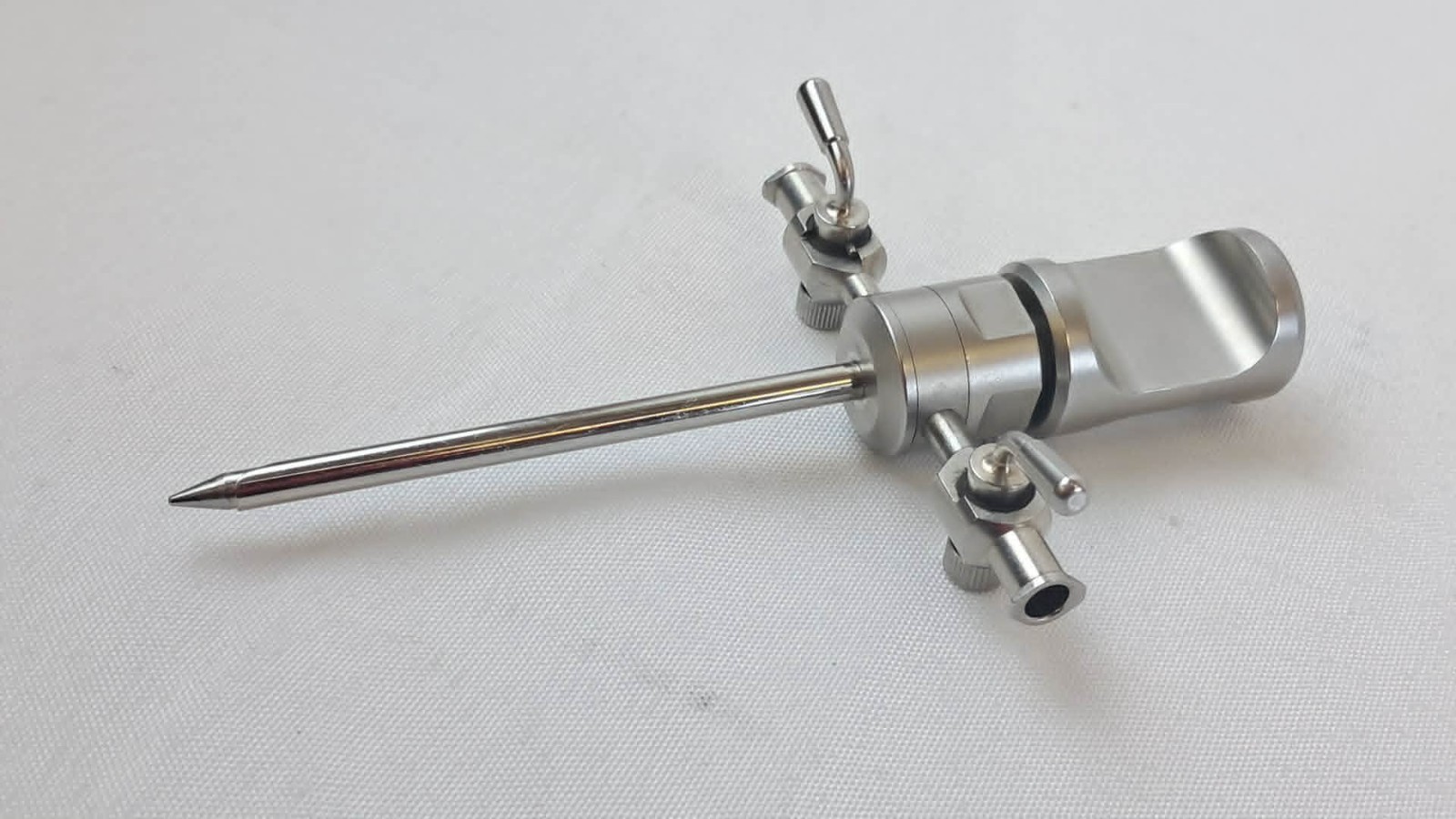Stryker 502-714-560 Arthroscopy Small Joint Cannula 4.0mm Dual Stopcocks J-Lock