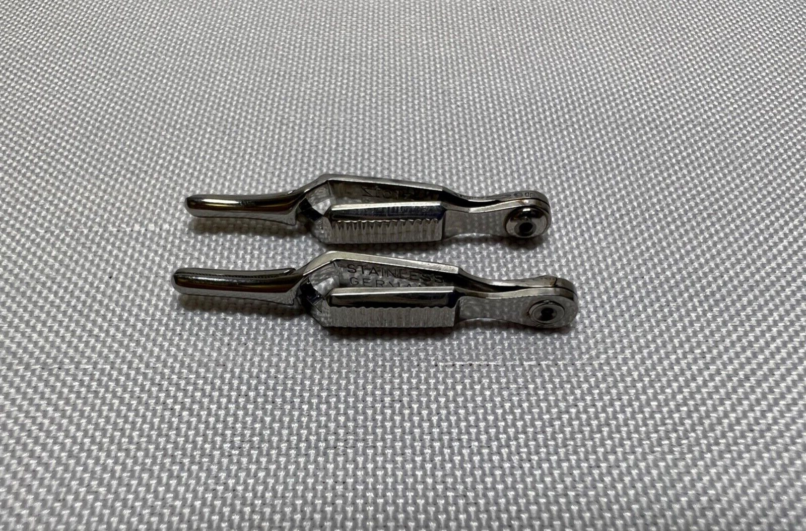 Pair Of Storz E3900 Bull Dog Serrefines , 10mm Serrated Jaws, 1.4″ Length
