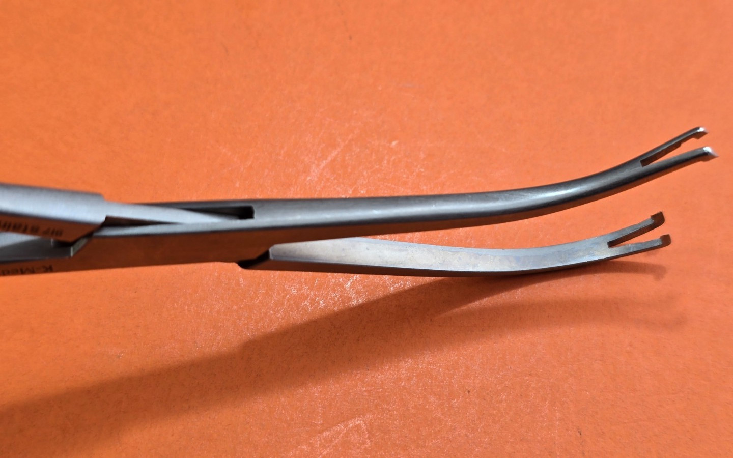 K-Medic KM 69-795 Orthopedic Rosenbloom Clamp 6.5″ Curved 2×2 teeth
