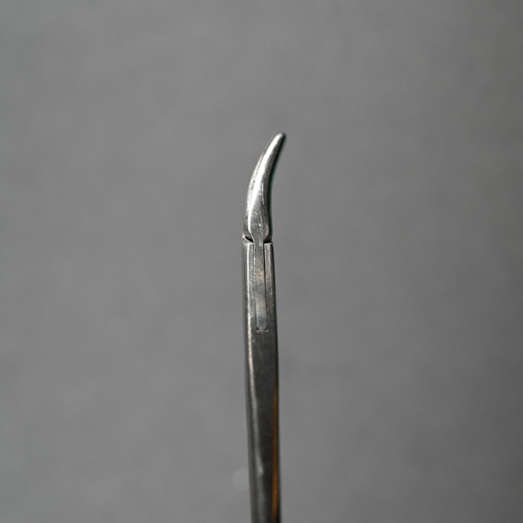 Buxton 24-5924 Heaney Needle Holder Curved Serrated Carbide Jaws 205 mm (8 in)
