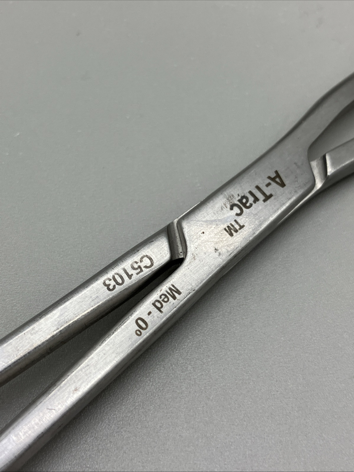 Applied Medical A-Trac C5103 Med-0 Surgical Clamp 11.75”