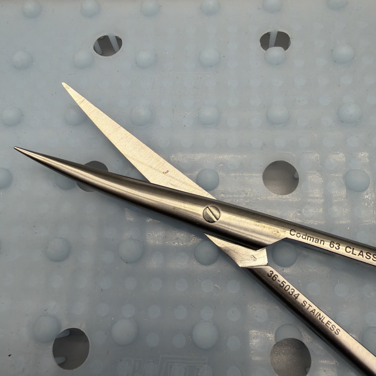 Codman 36-5034 Curved Metzenbaum 23cm Classic Scissors 9″