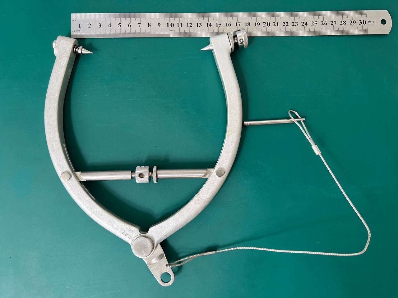 Skull Traction Tongs for Vertebrae Treatment, LARGE