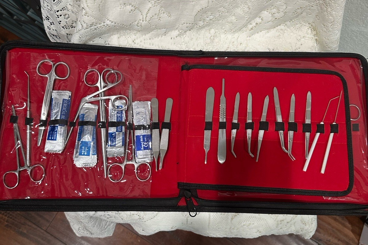 Assorted 35 Piece VARIOUS SURGICAL INSTRUMENTS KIT FOR MINOR SURGERY, Dissecting