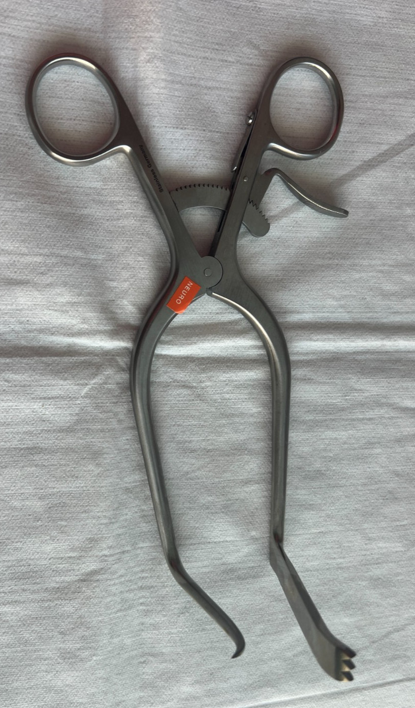 Boss Surgical 73-1135 Williams 70 x 10mm Left Hook x Right Blade Retractor 7″