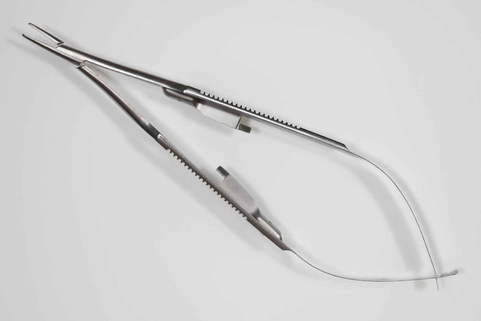 V Mueller OP7412-002 Castroviejo Eye Needle Holder, Straight Smooth Jaw, 5-1/2in